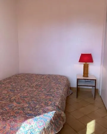 Apartment Dans Avec Piscine, 2 Chambres, Parking, A 50m De La Mer -ref Capao26